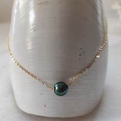 Gold necklace with black Tahitian pearl