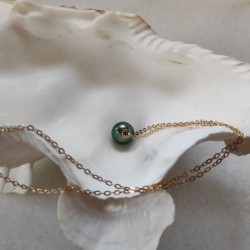 Gold necklace with black Tahitian pearl