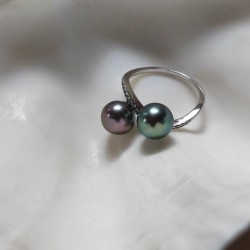 BAGUE EN ARGENT AVEC DEUX PERLES NOIRES DE CULTURE DE LA POLINÉSIE FRA